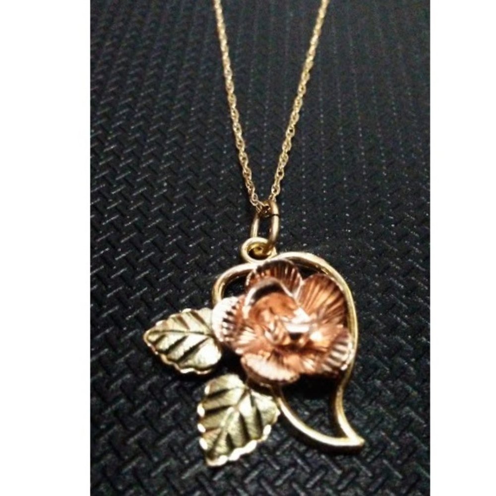 Black Hills Gold 10k 10k Tri Color Solid Gold Flower Necklace 20"